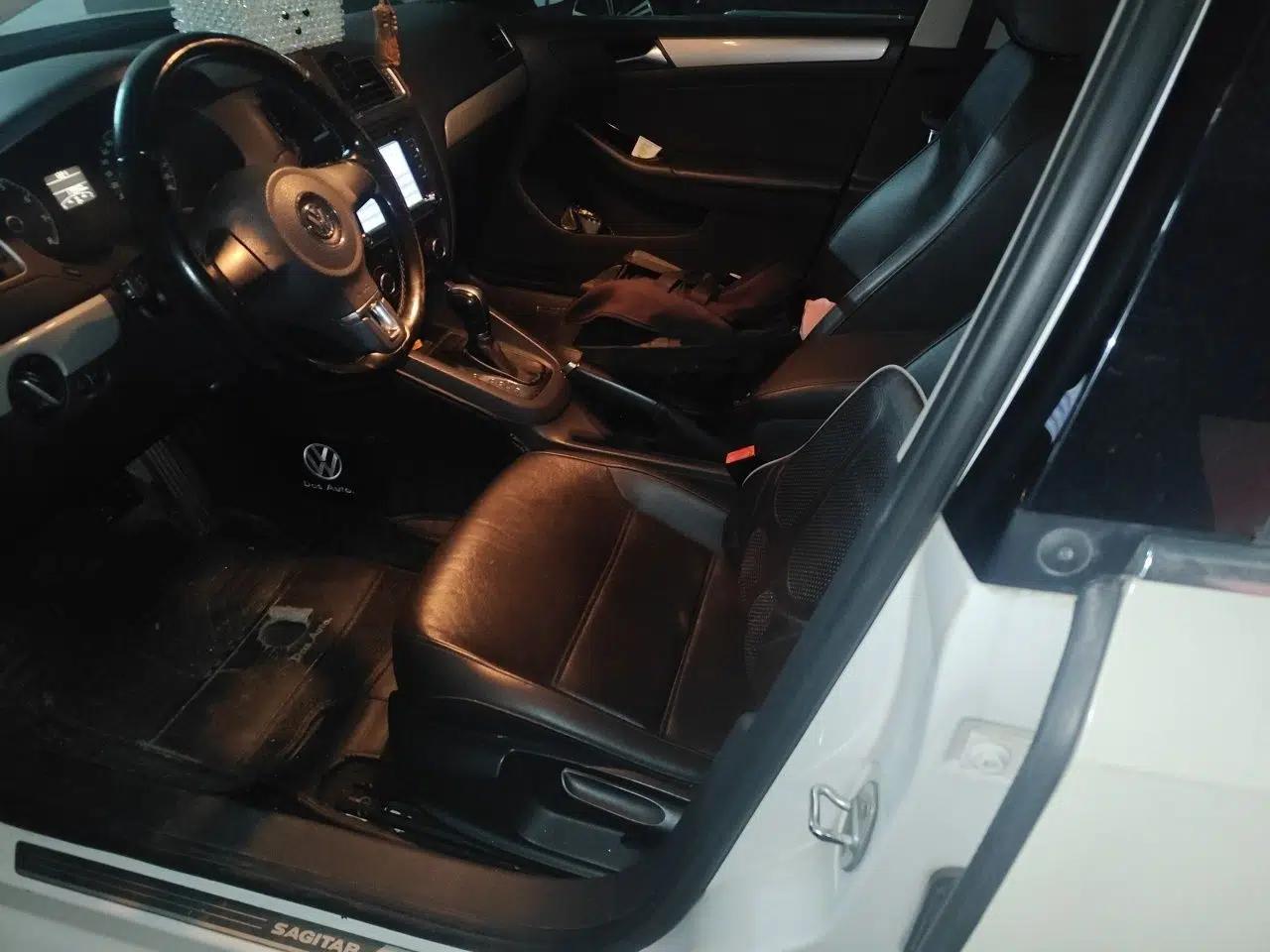 Volkswagen Sagitar 2014 Revised Version 1.6L Automatic Comfort Edition — миниатюра 15