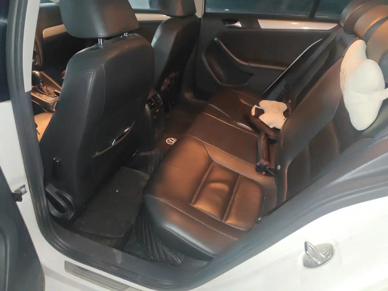 Volkswagen Sagitar 2014 Revised Version 1.6L Automatic Comfort Edition — миниатюра 17