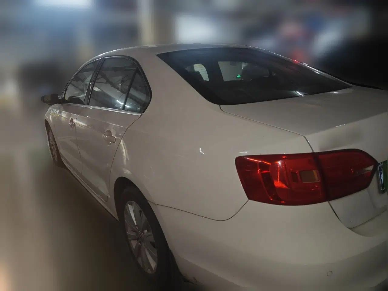 Volkswagen Sagitar 2014 Revised Version 1.6L Automatic Comfort Edition — миниатюра 4
