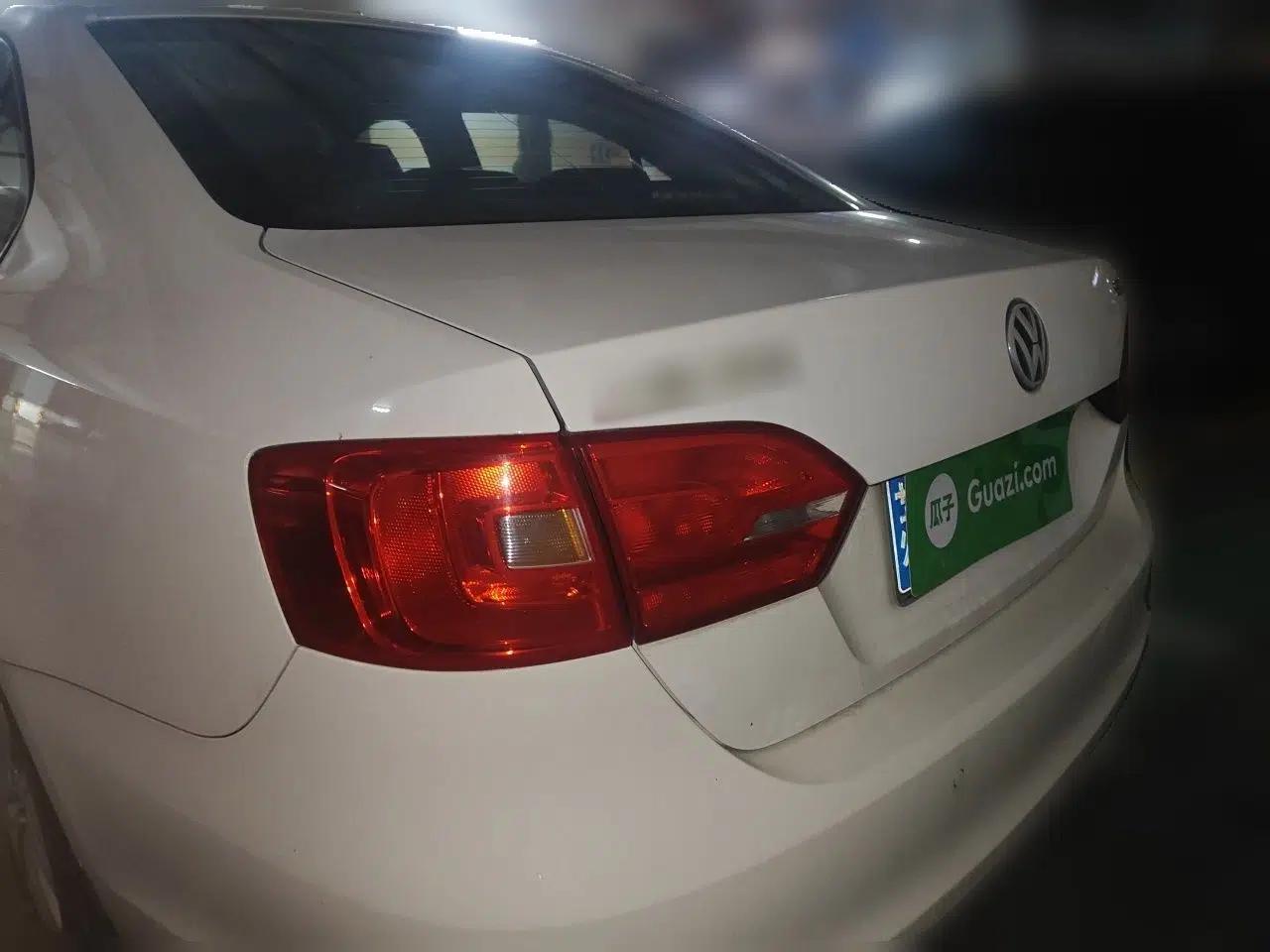 Volkswagen Sagitar 2014 Revised Version 1.6L Automatic Comfort Edition — миниатюра 5