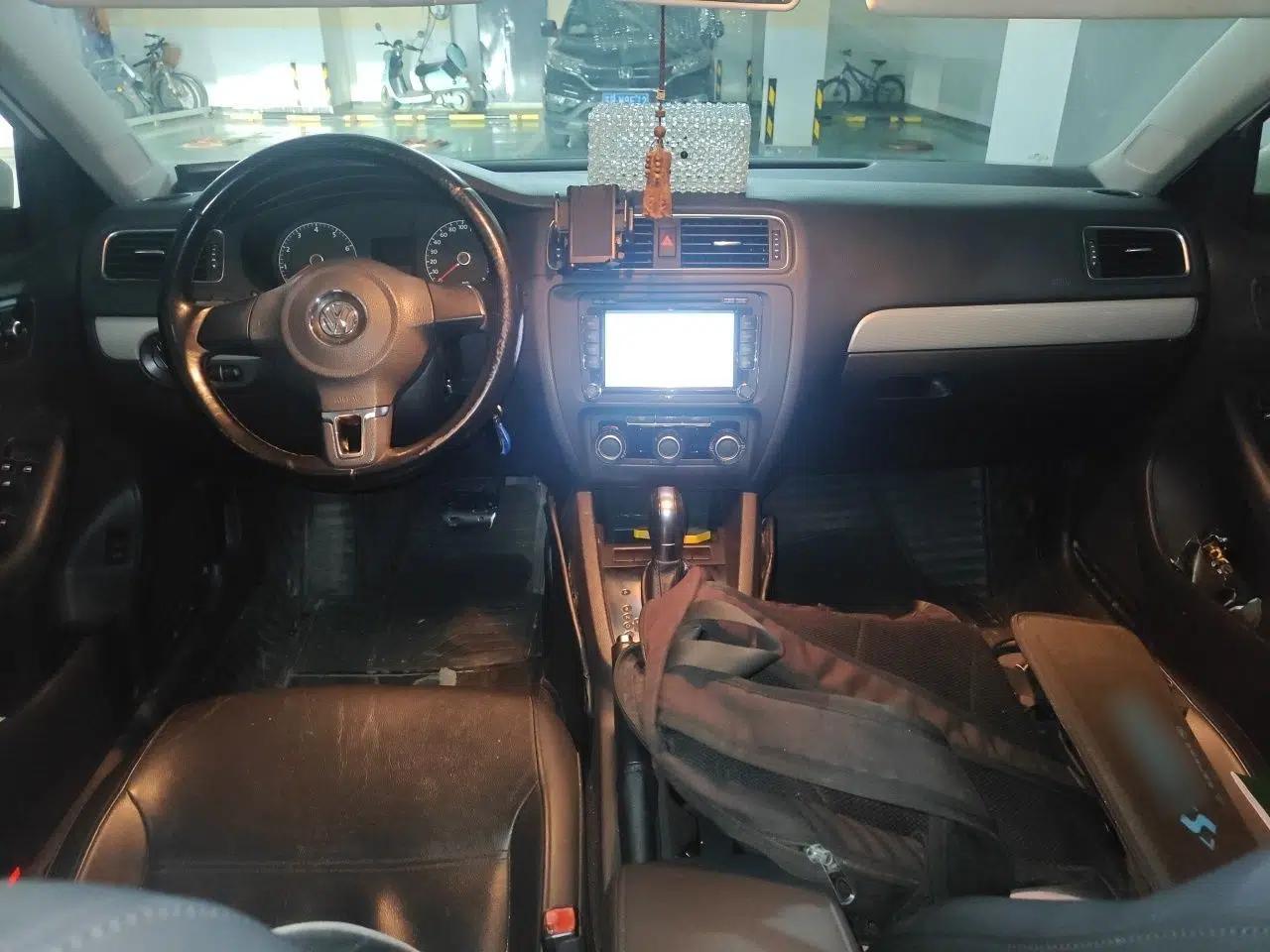 Volkswagen Sagitar 2014 Revised Version 1.6L Automatic Comfort Edition — миниатюра 9