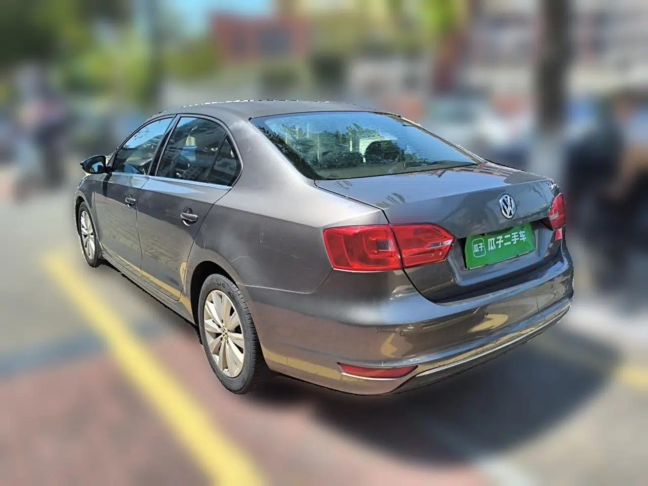 Volkswagen Sagitar 2014 Revised Version 1.6L Automatic Comfort Edition — миниатюра 4