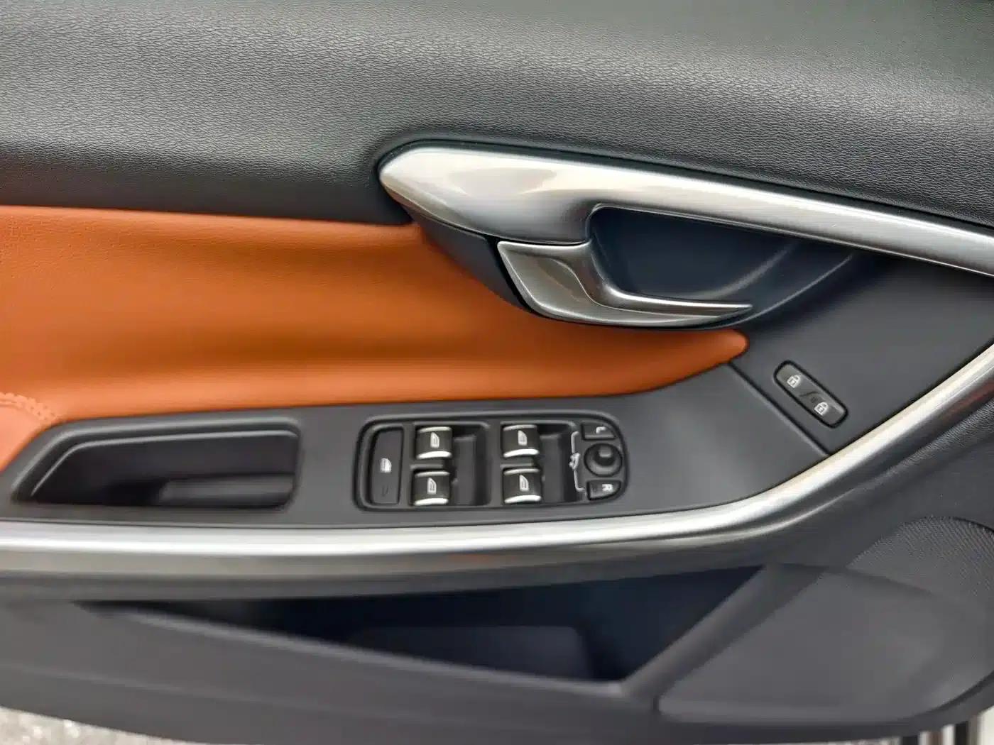 2016 Volvo S60L T5 Smart Edition — миниатюра 22