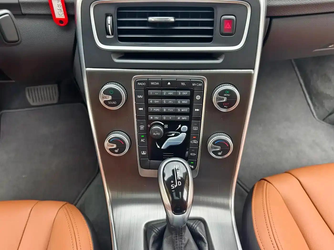 2016 Volvo S60L T5 Smart Edition — миниатюра 23