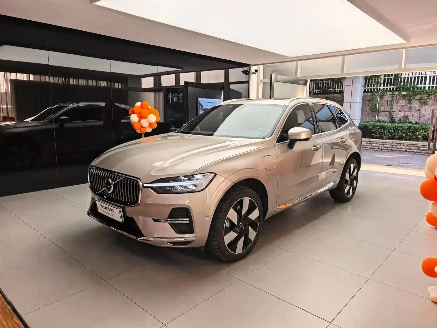 2025 Volvo XC60 Plug-in Hybrid, Long Range AWD Inscription Luxury Edition — миниатюра 1