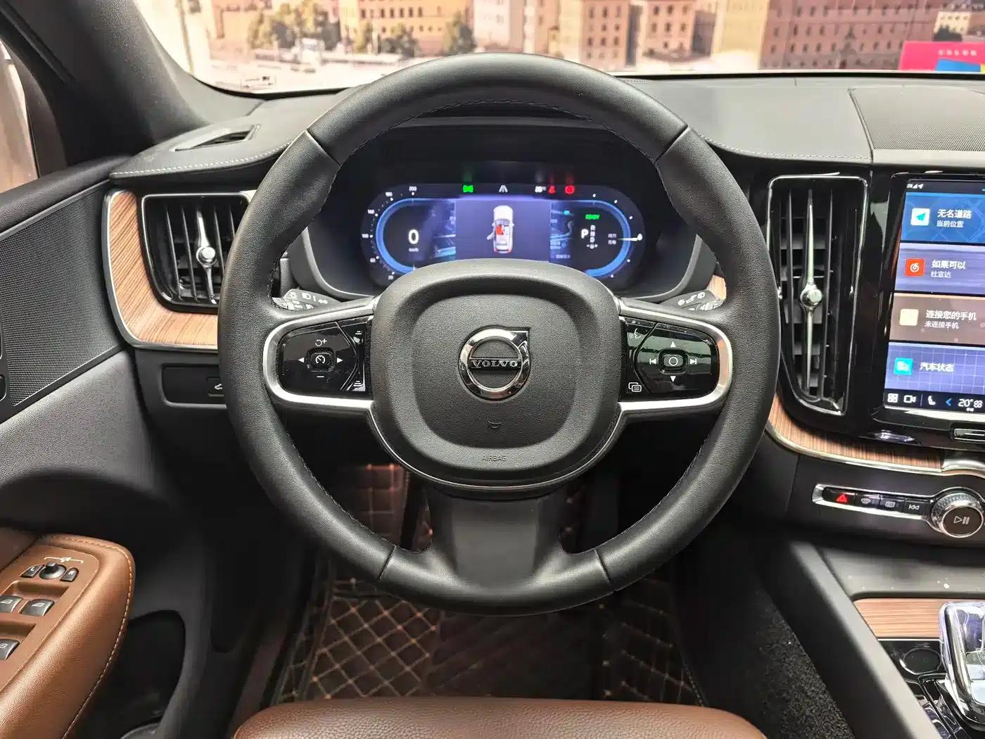 2025 Volvo XC60 Plug-in Hybrid, Long Range AWD Inscription Luxury Edition — миниатюра 4