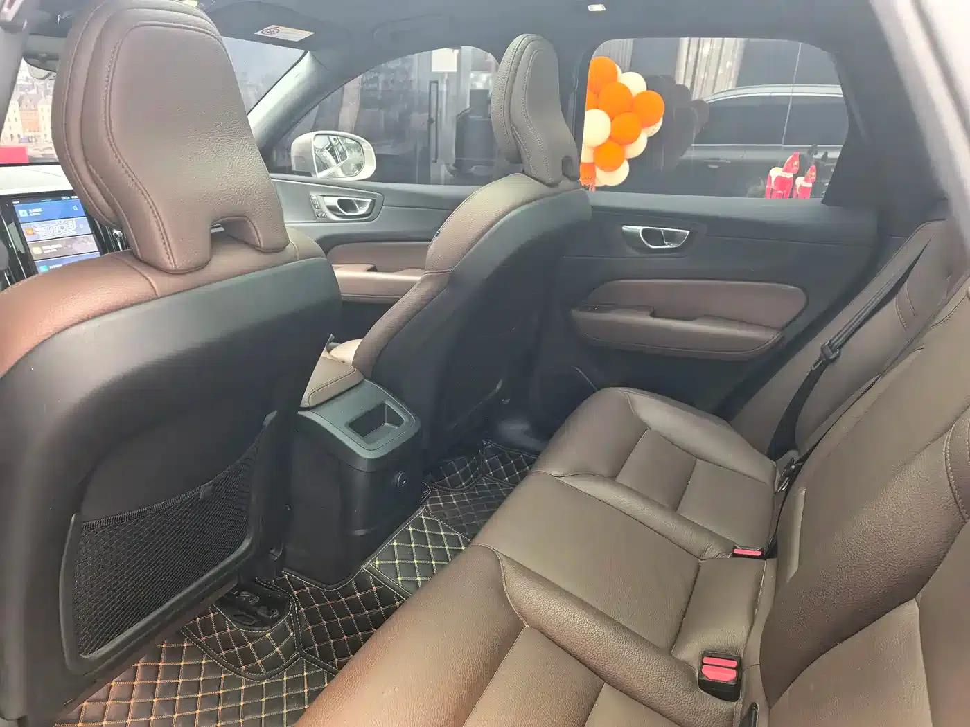 2025 Volvo XC60 Plug-in Hybrid, Long Range AWD Inscription Luxury Edition — миниатюра 7