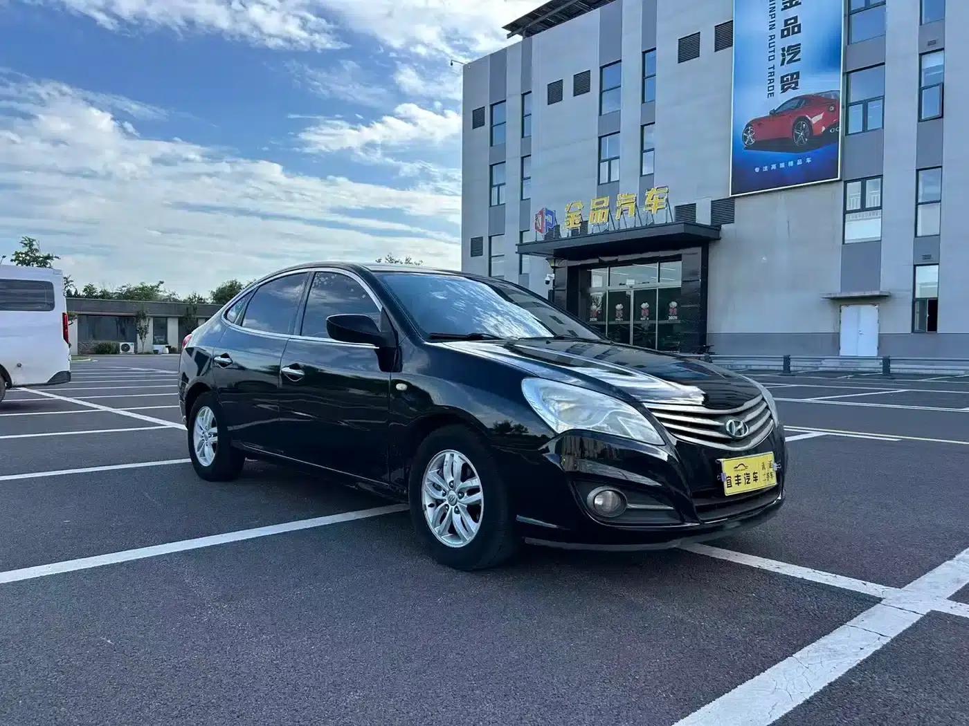 Hyundai Elantra 2011 1.6L Manual Deluxe Edition — миниатюра 3