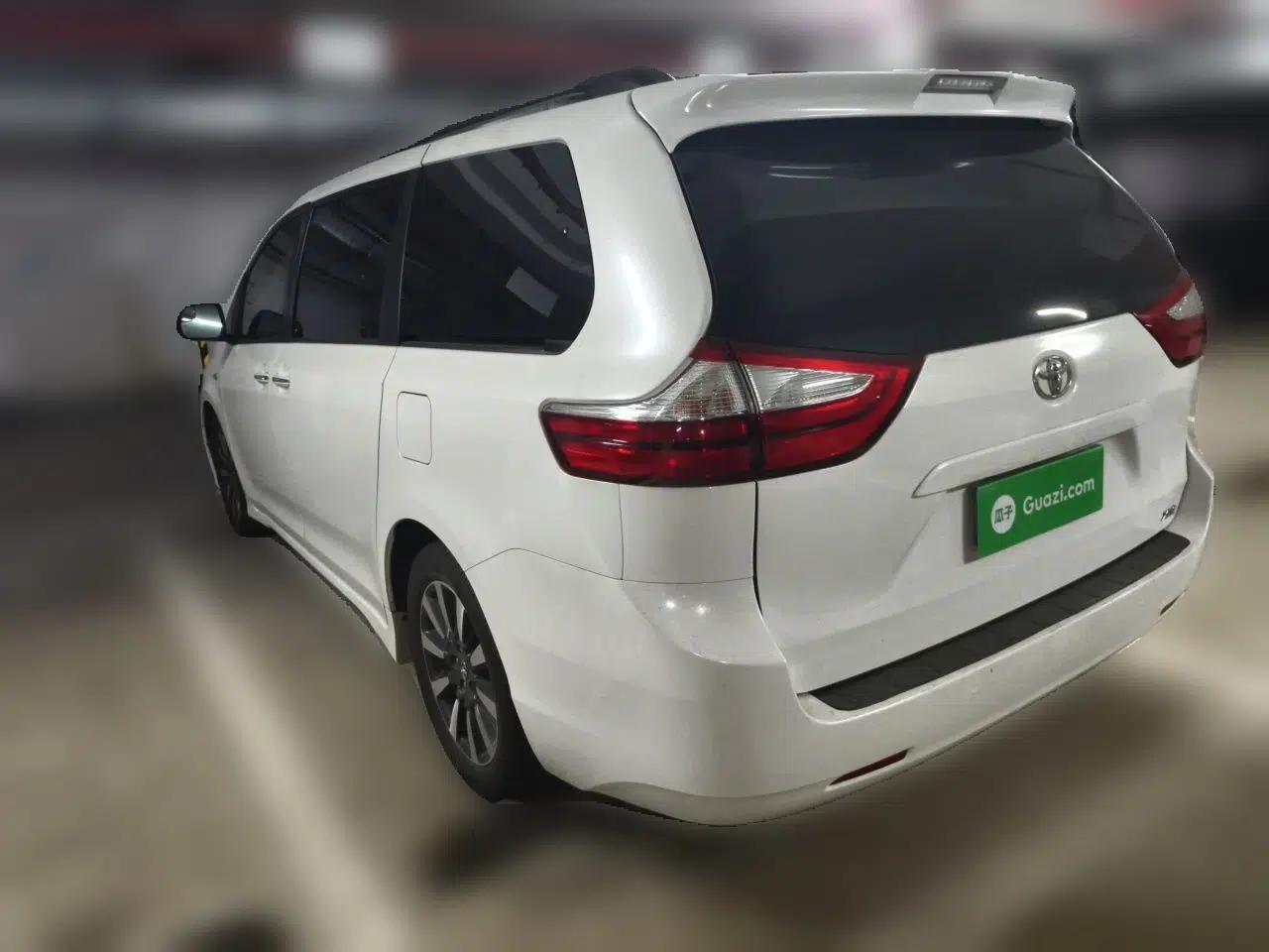 Toyota SIENNA — миниатюра 4