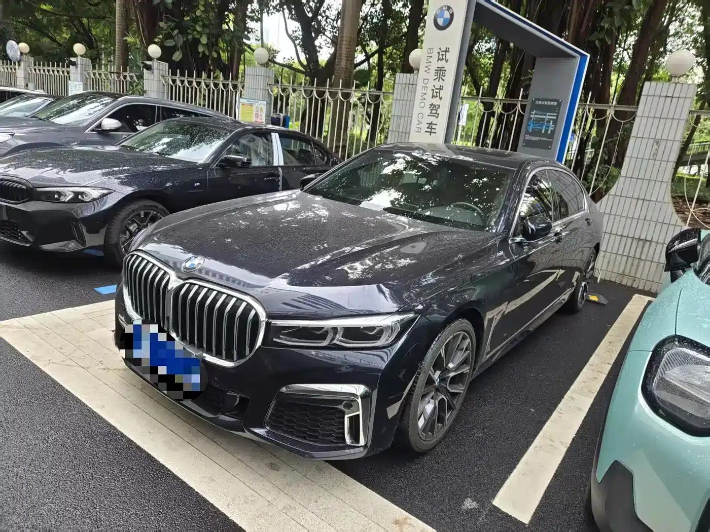 2021 BMW 7 Series 740Li Leading Edition M Sport Package — миниатюра 1