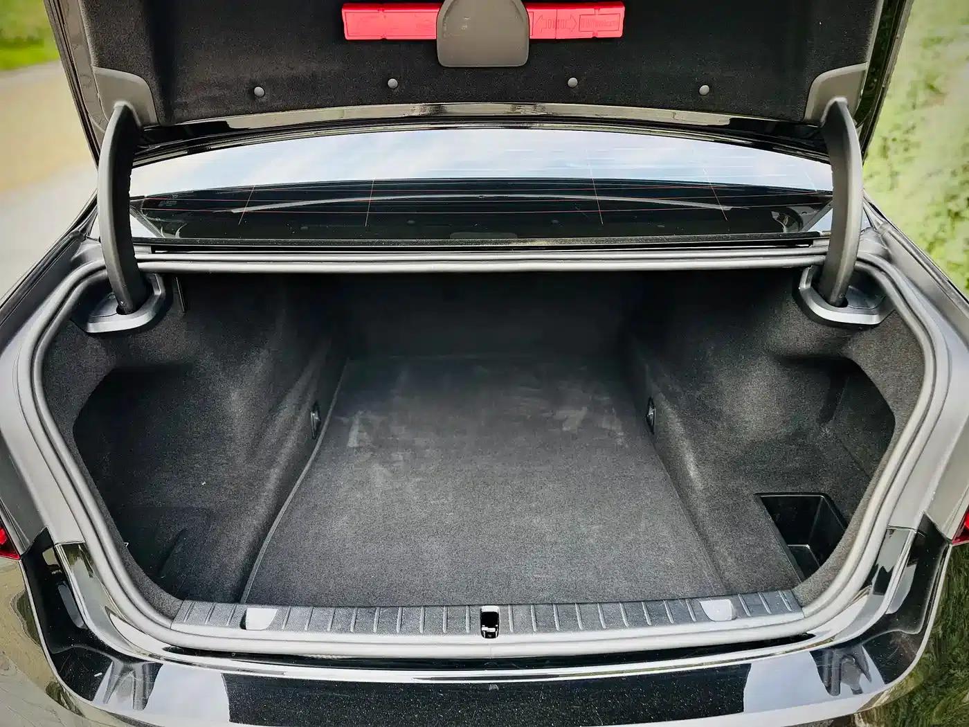 2019 BMW 7 Series Facelift 740Li Luxury M Sport Package — миниатюра 19