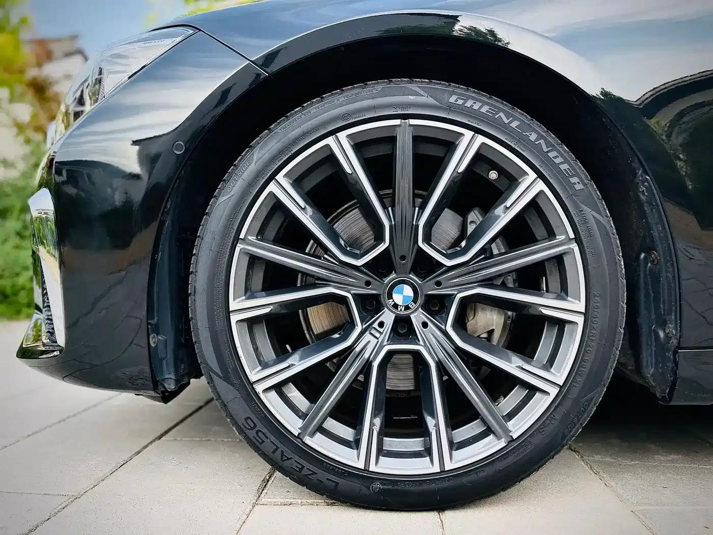 2019 BMW 7 Series Facelift 740Li Luxury M Sport Package — миниатюра 20