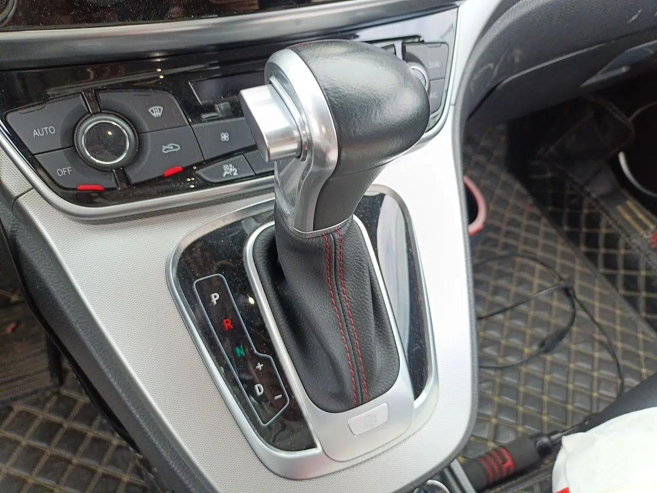 Haval H6 2015 Sport Edition 1.5T Automatic Two-Wheel Drive Luxury Model — миниатюра 14