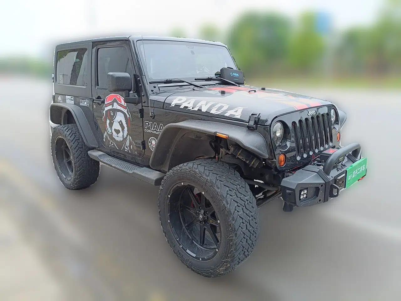 Jeep Wrangler 2013 3.6L Sahara two-door model — миниатюра 3