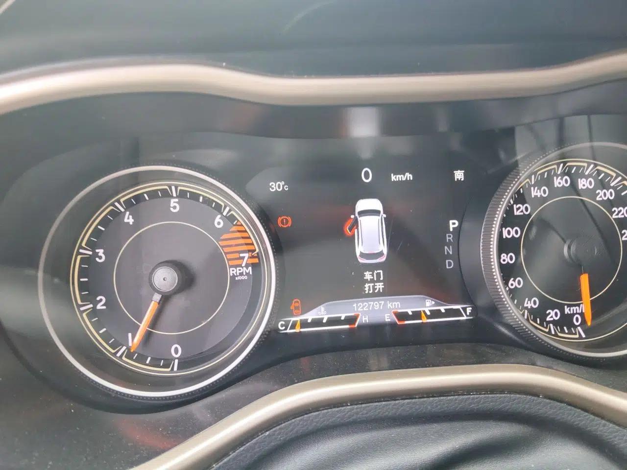 Jeep Cherokee 2017 2.0L Superior Edition — миниатюра 11