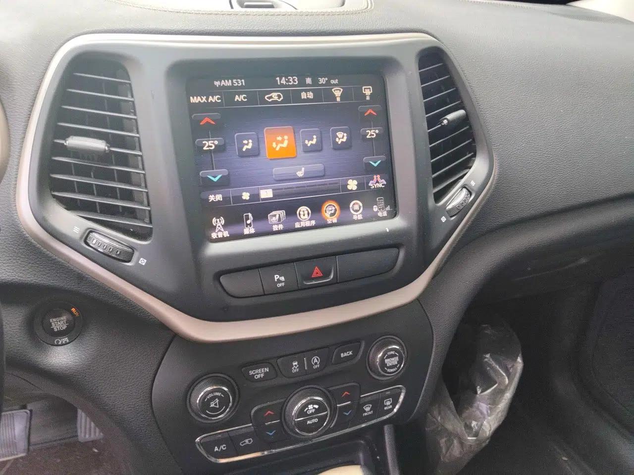 Jeep Cherokee 2017 2.0L Superior Edition — миниатюра 13