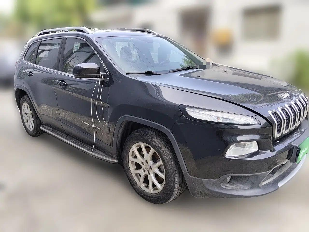 Jeep Cherokee 2017 2.0L Superior Edition — миниатюра 3