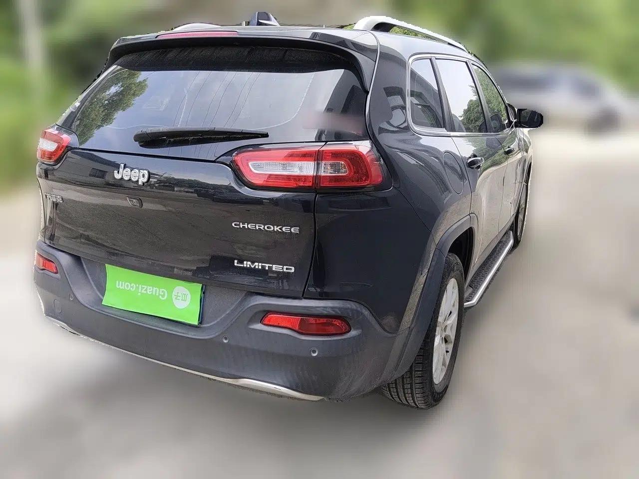 Jeep Cherokee 2017 2.0L Superior Edition — миниатюра 6