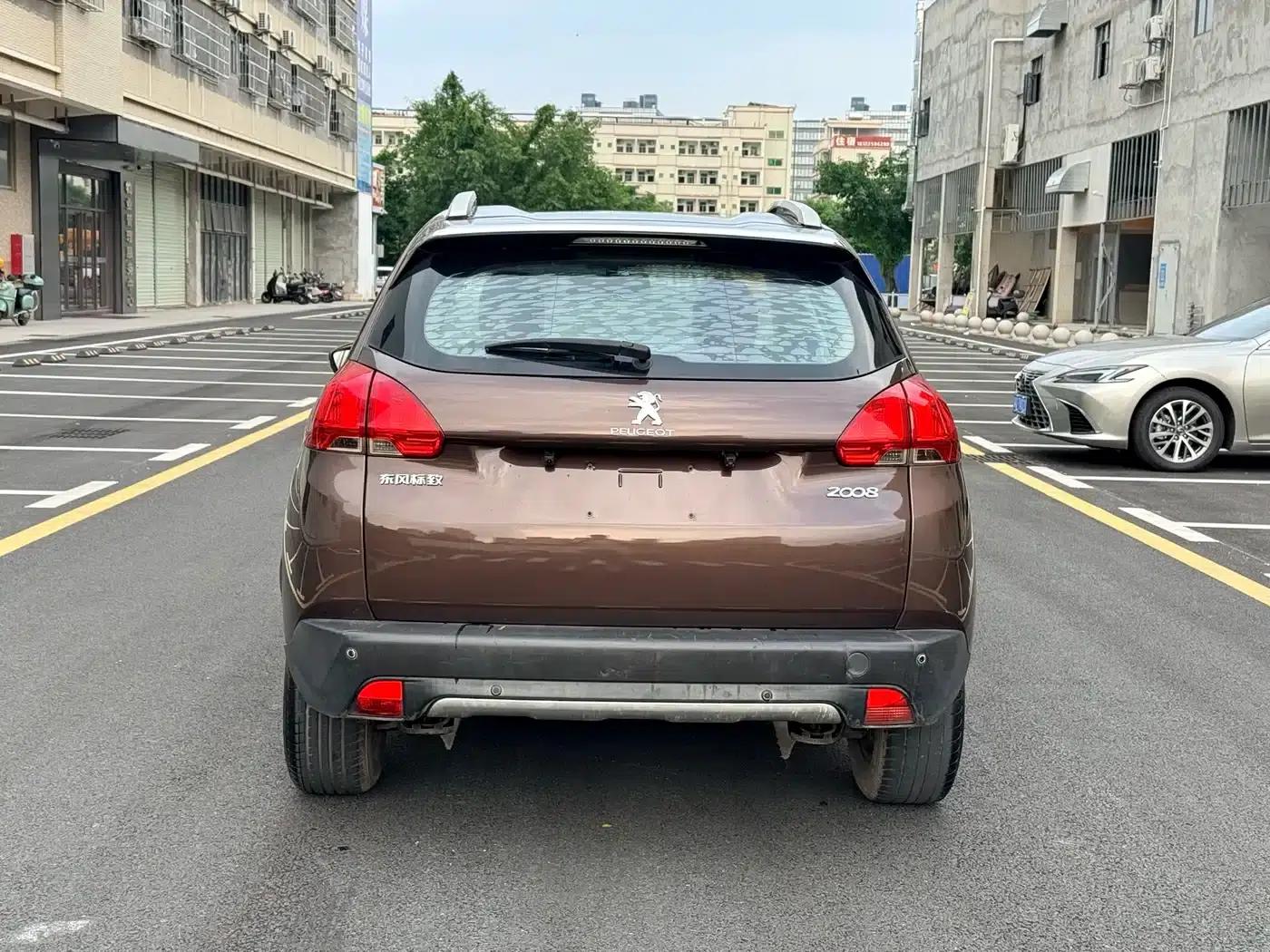 Peugeot 2008 2016 230THP Automatic Fashion Edition — миниатюра 8