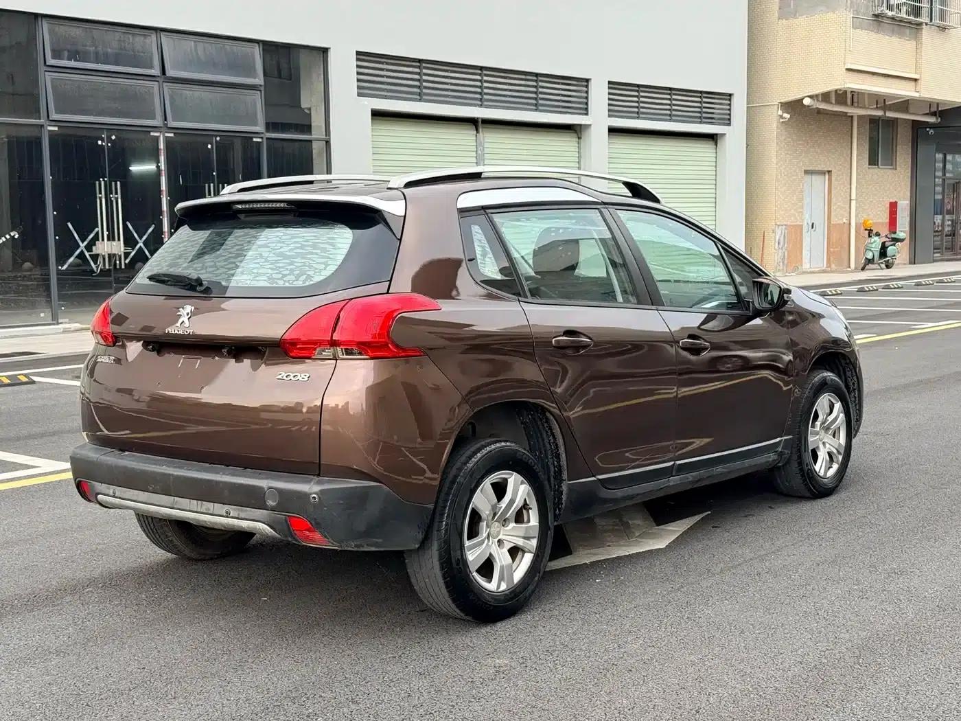 Peugeot 2008 2016 230THP Automatic Fashion Edition — миниатюра 9