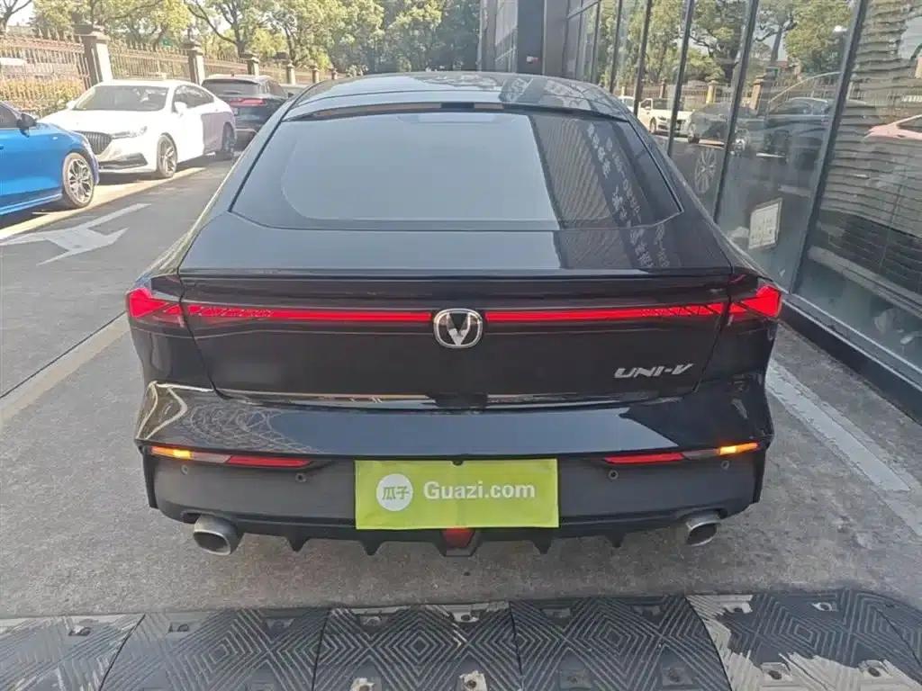 Changan UNI-V 2023 1.5T Premium Edition — миниатюра 6