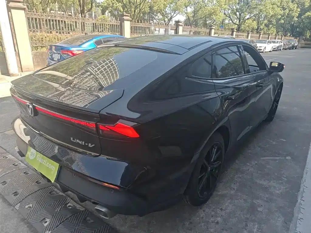 Changan UNI-V 2023 1.5T Premium Edition — миниатюра 7