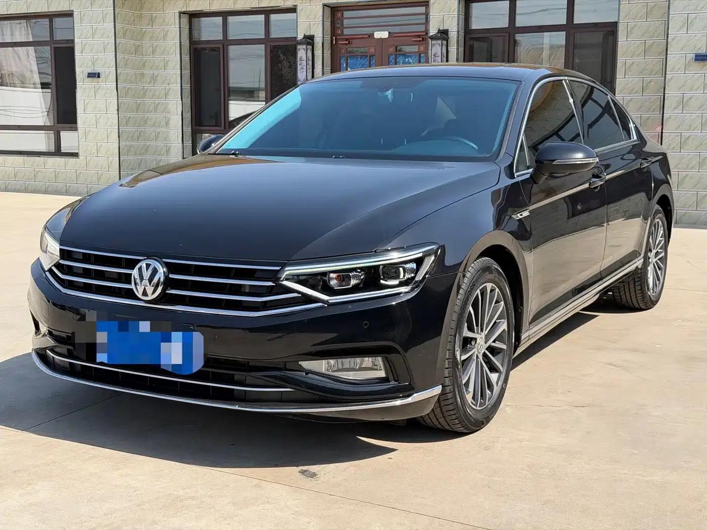 2020 Volkswagen Passat 330TSI DSG Luxury — миниатюра 1