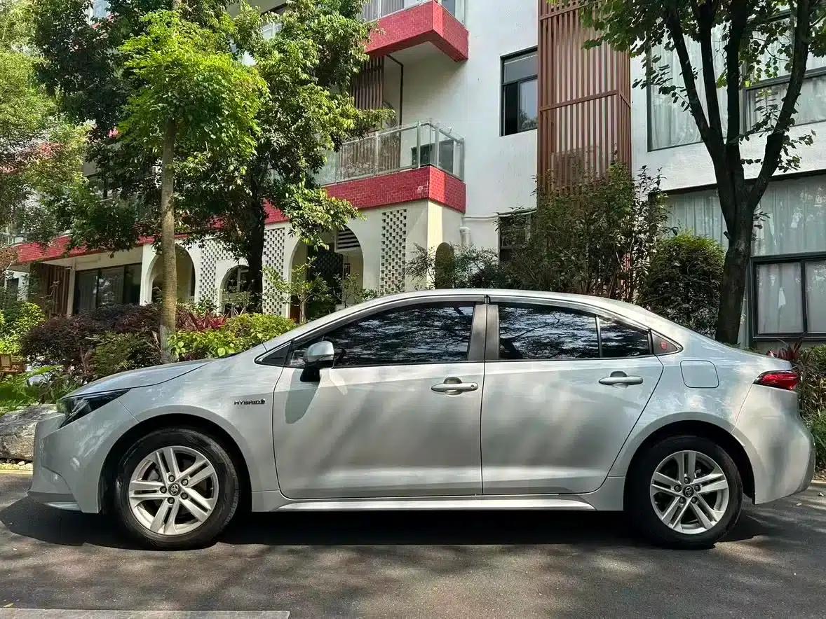 Levin 2022 Hybrid 1.8H E-CVT Leading Edition — миниатюра 3