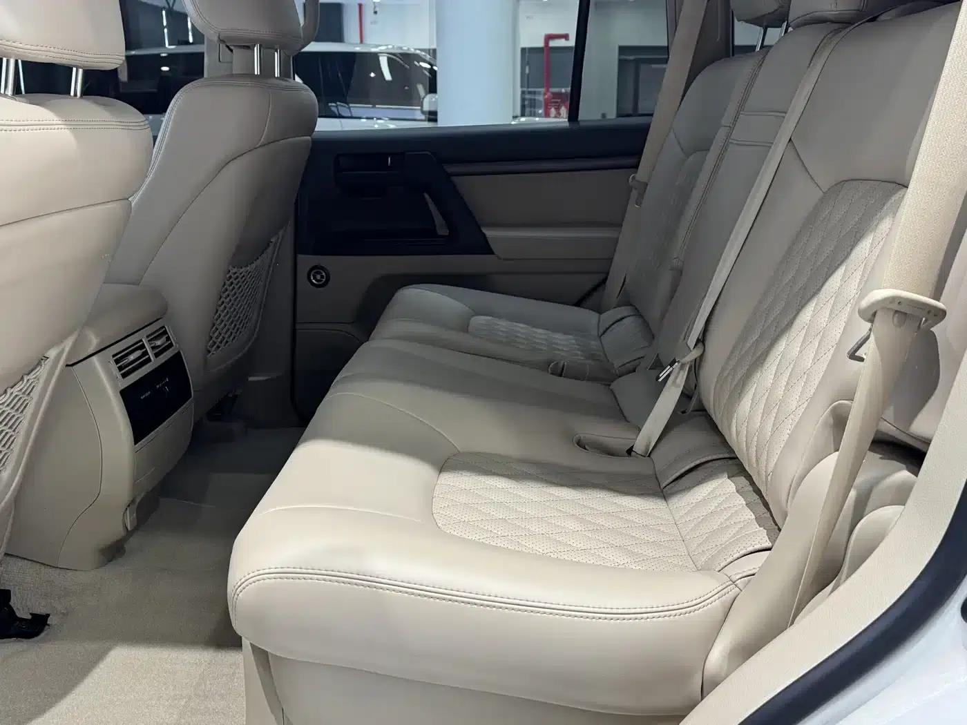 2019 Land Cruiser (Imported) 4.6L Middle East Edition — миниатюра 14