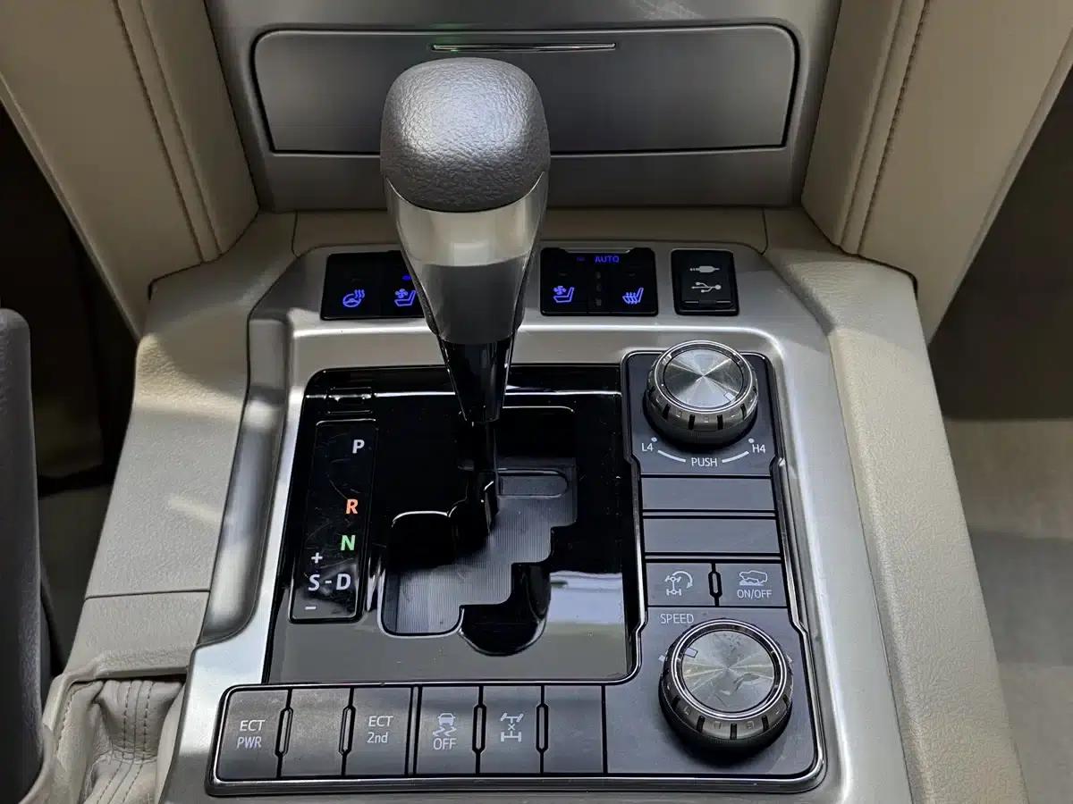 2019 Land Cruiser (Imported) 4.6L Middle East Edition — миниатюра 16