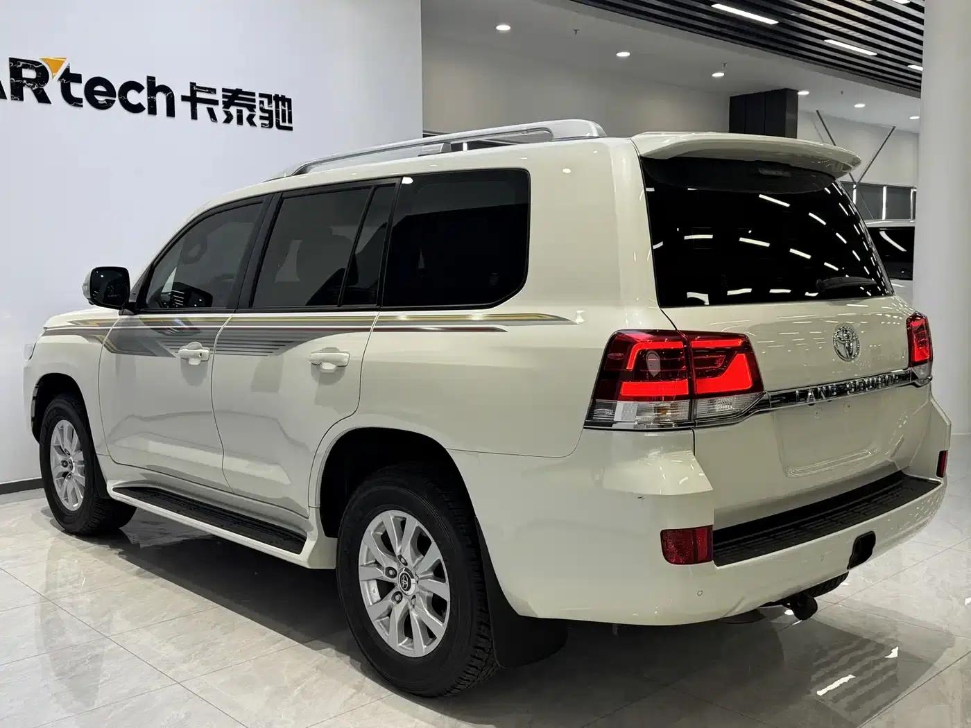 2019 Land Cruiser (Imported) 4.6L Middle East Edition — миниатюра 5