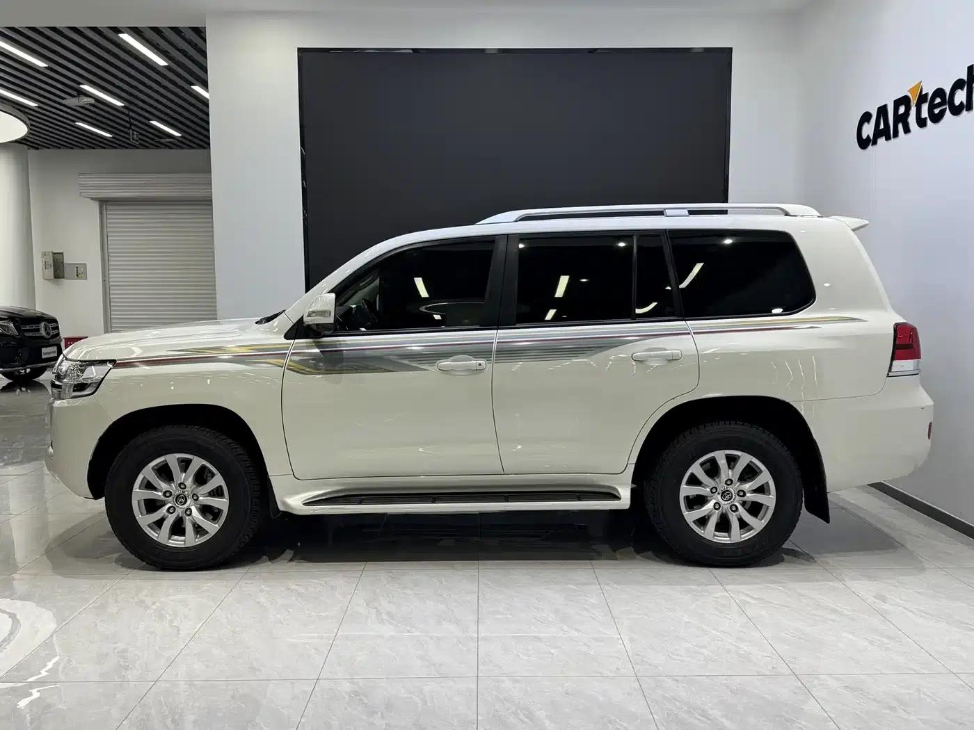 2019 Land Cruiser (Imported) 4.6L Middle East Edition — миниатюра 7