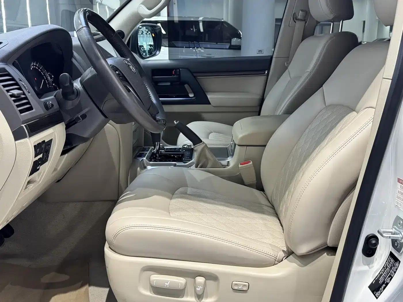 2019 Land Cruiser (Imported) 4.6L Middle East Edition — миниатюра 8