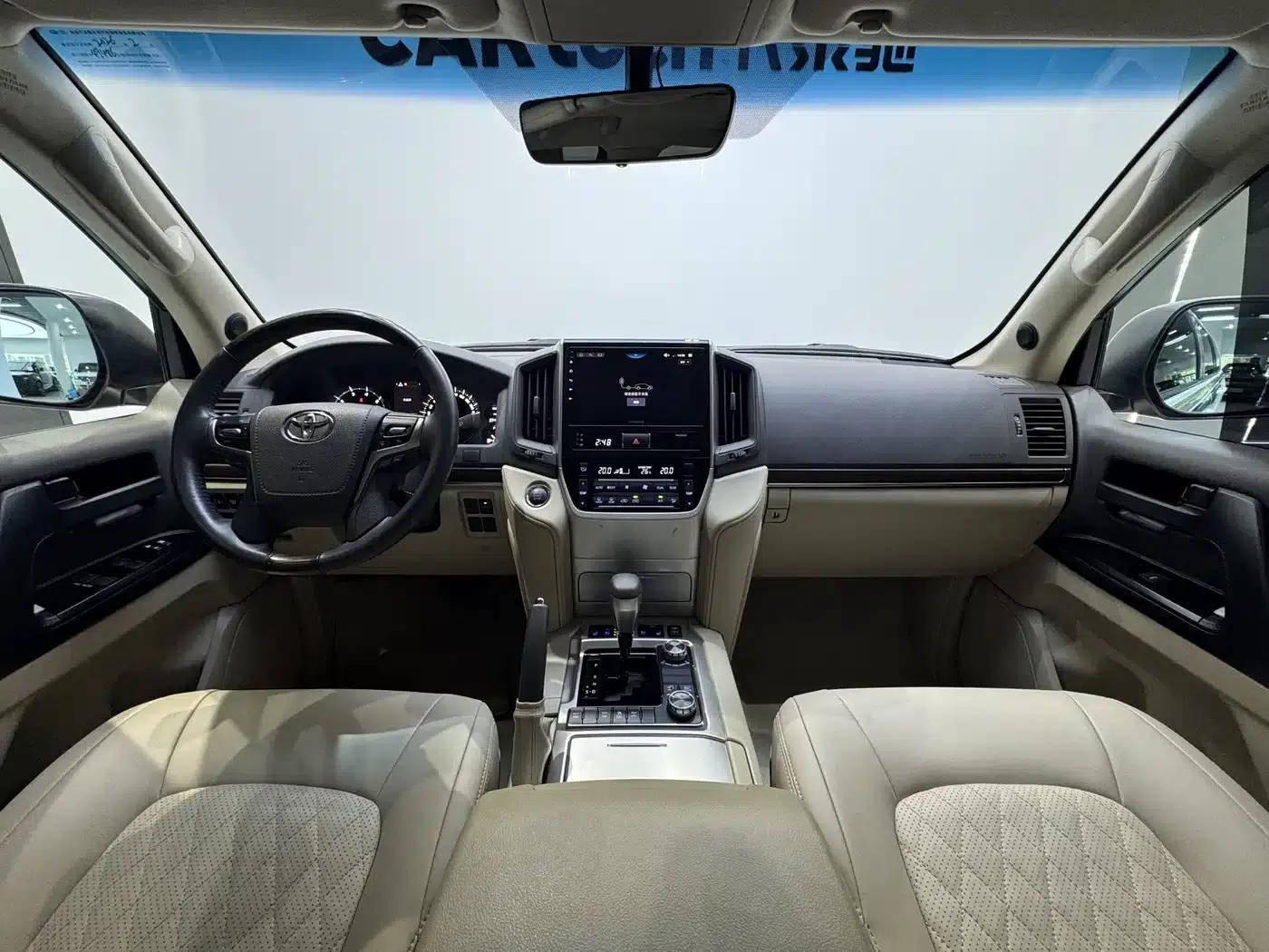 2019 Land Cruiser (Imported) 4.6L Middle East Edition — миниатюра 10