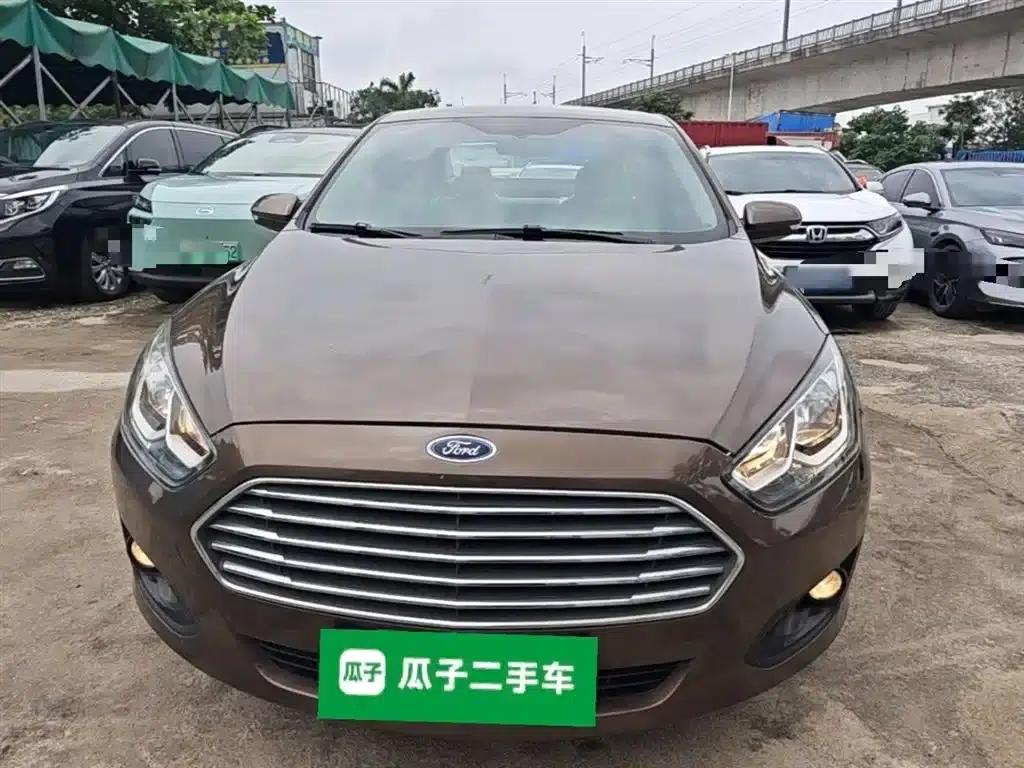 Ford Focus 2017 1.5L Automatic Comfort Model — миниатюра 3