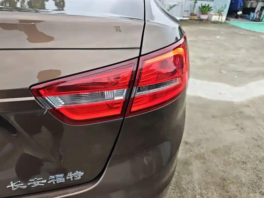 Ford Focus 2017 1.5L Automatic Comfort Model — миниатюра 8