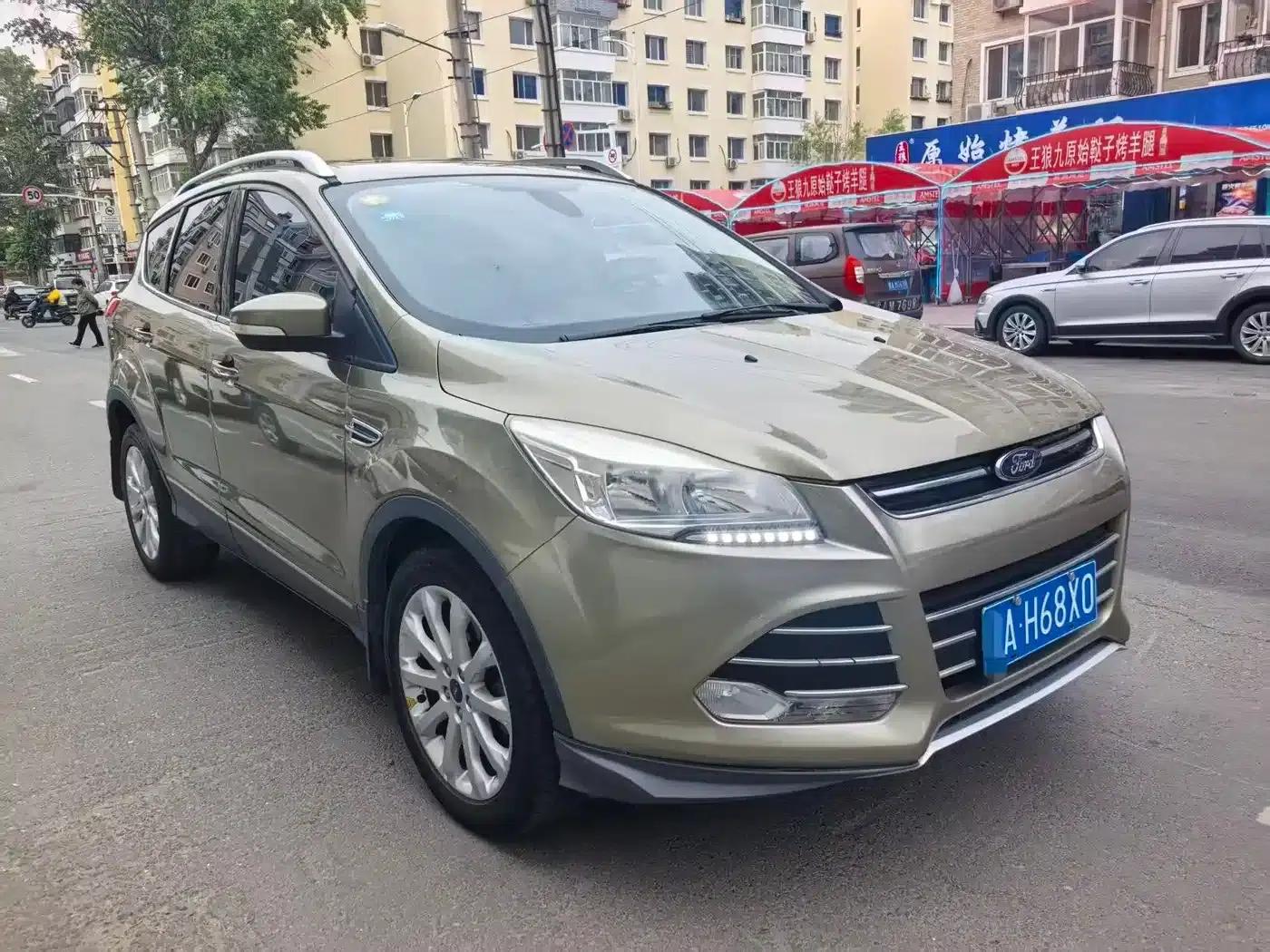 Ford Kuga 2015 1.5L GTDi AWD Elite — миниатюра 3