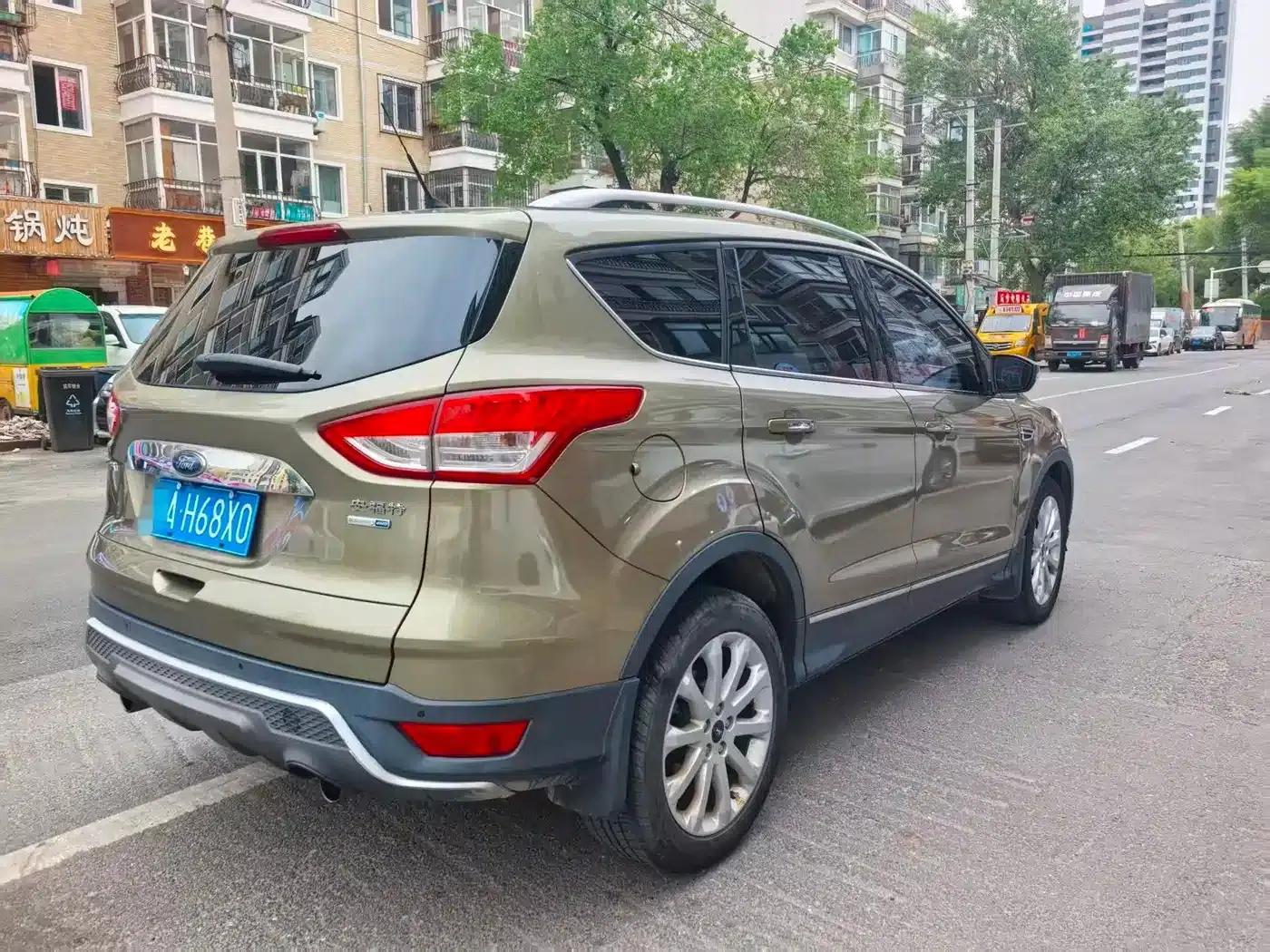 Ford Kuga 2015 1.5L GTDi AWD Elite — миниатюра 4