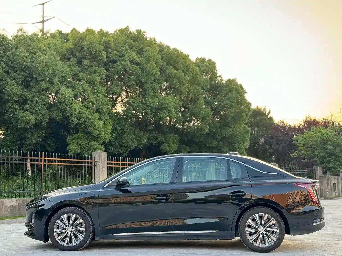 Hongqi E-QM5 2023 Basic Travel Edition — миниатюра 3