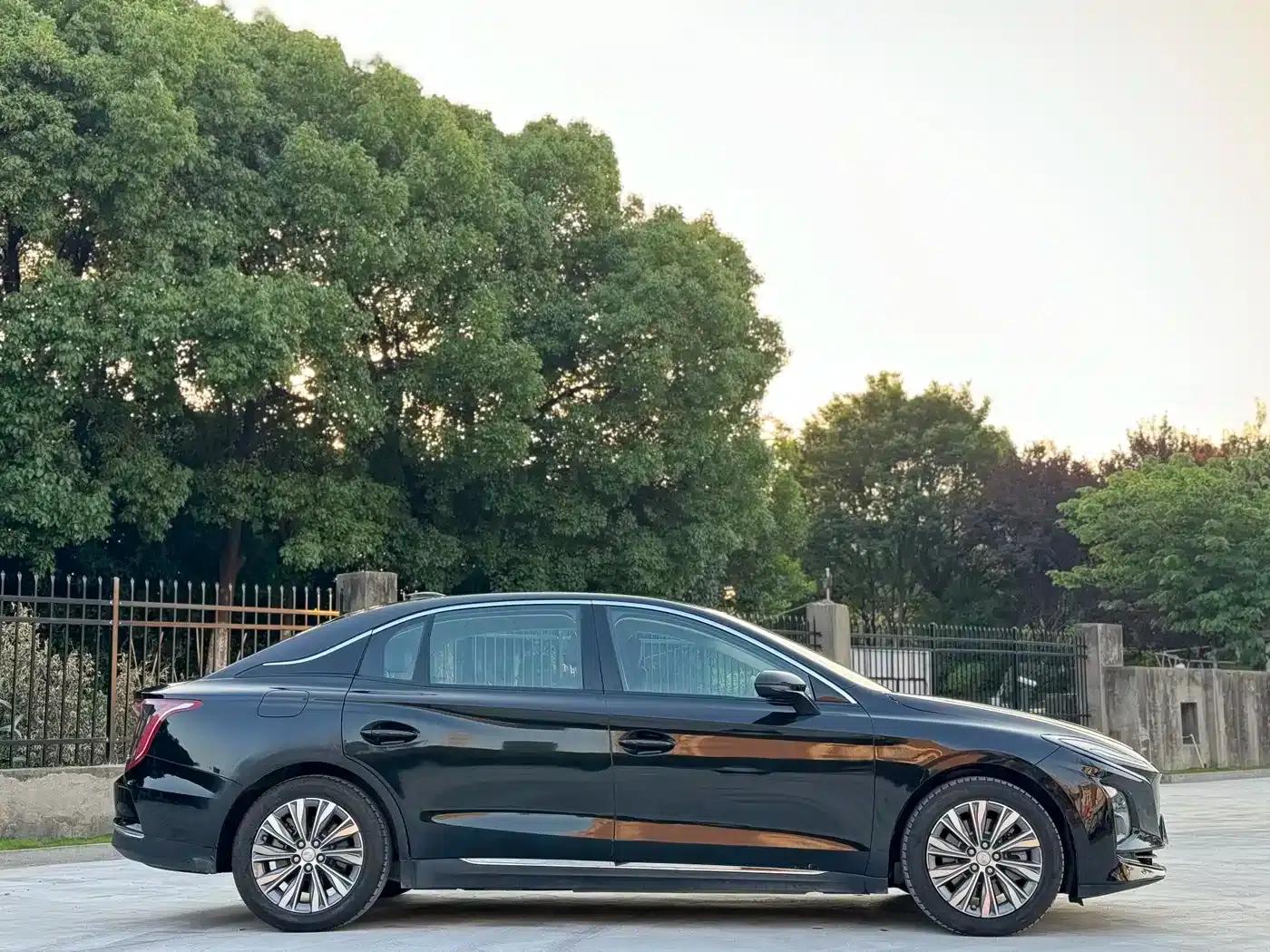 Hongqi E-QM5 2023 Basic Travel Edition — миниатюра 8
