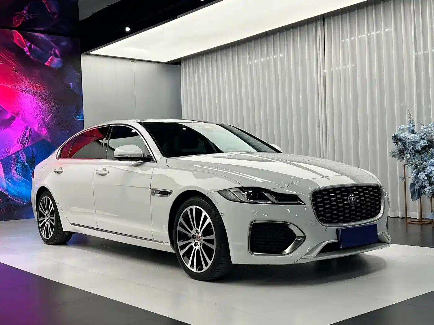 2021 Jaguar XFL 2.0T P250 2WD Luxury Edition — миниатюра 3
