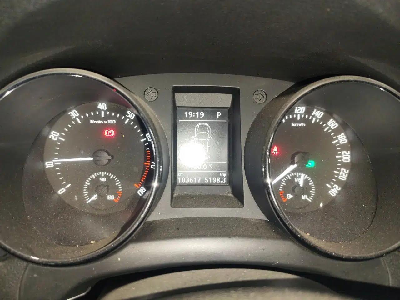 Skoda Yeti 2013 1.8T DSG Luxury Edition — миниатюра 11