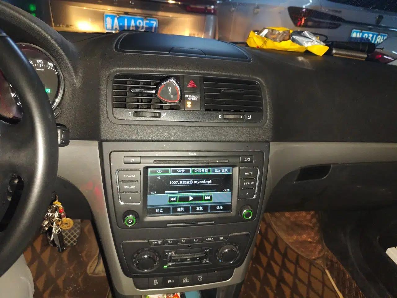 Skoda Yeti 2013 1.8T DSG Luxury Edition — миниатюра 13