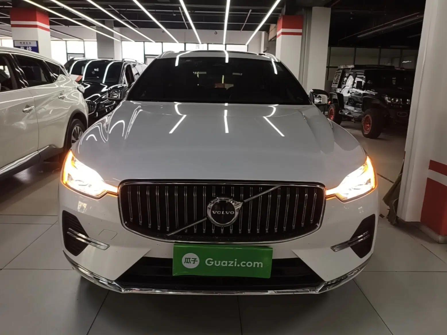 Volvo XC60 2022 B5 4x4 Zhiyi Luxury Edition — миниатюра 2