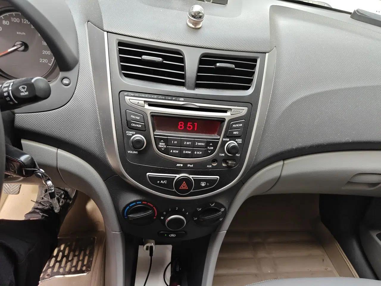 Hyundai Verna (older generation) 2014 1.4L Manual Smart GLS Trim — миниатюра 13