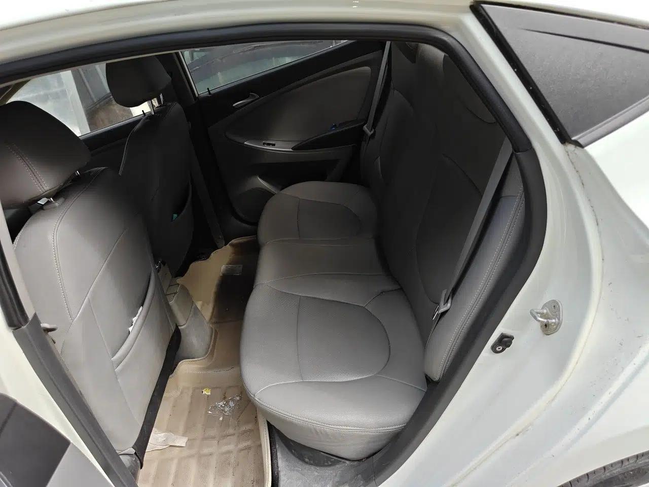 Hyundai Verna (older generation) 2014 1.4L Manual Smart GLS Trim — миниатюра 17