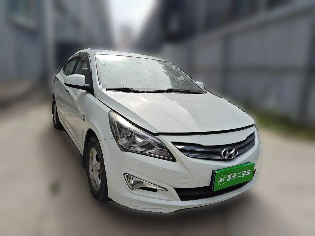 Hyundai Verna (older generation) 2014 1.4L Manual Smart GLS Trim — миниатюра 3