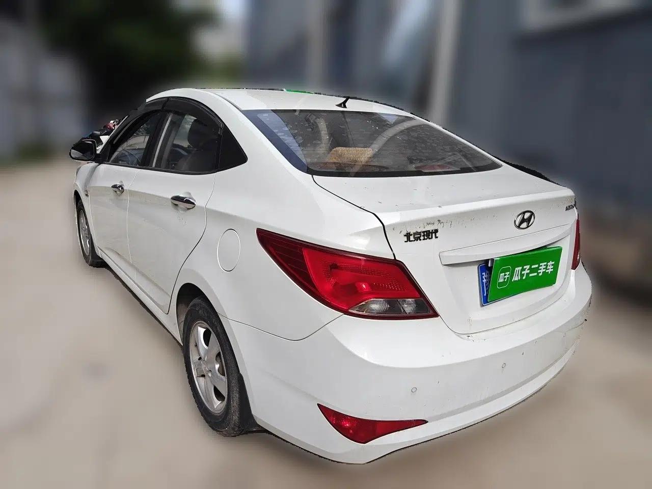 Hyundai Verna (older generation) 2014 1.4L Manual Smart GLS Trim — миниатюра 4