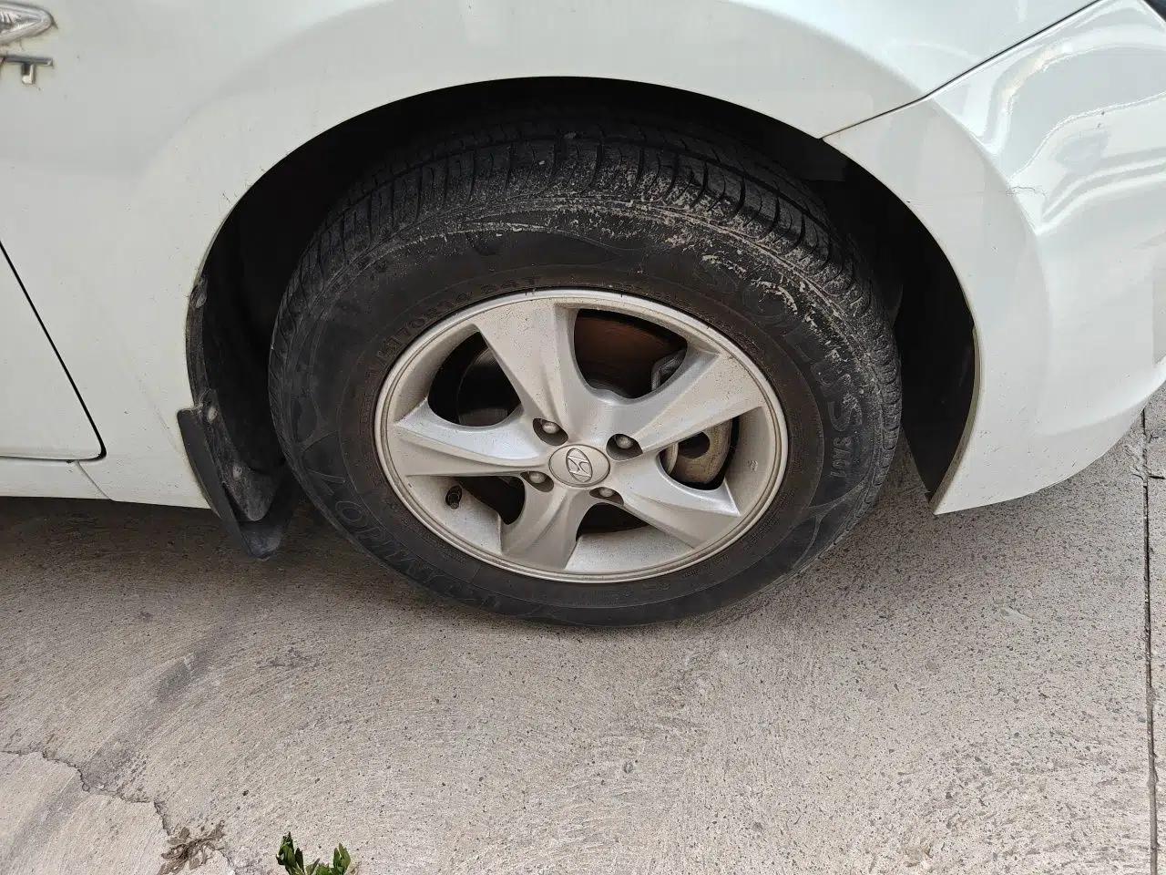 Hyundai Verna (older generation) 2014 1.4L Manual Smart GLS Trim — миниатюра 8