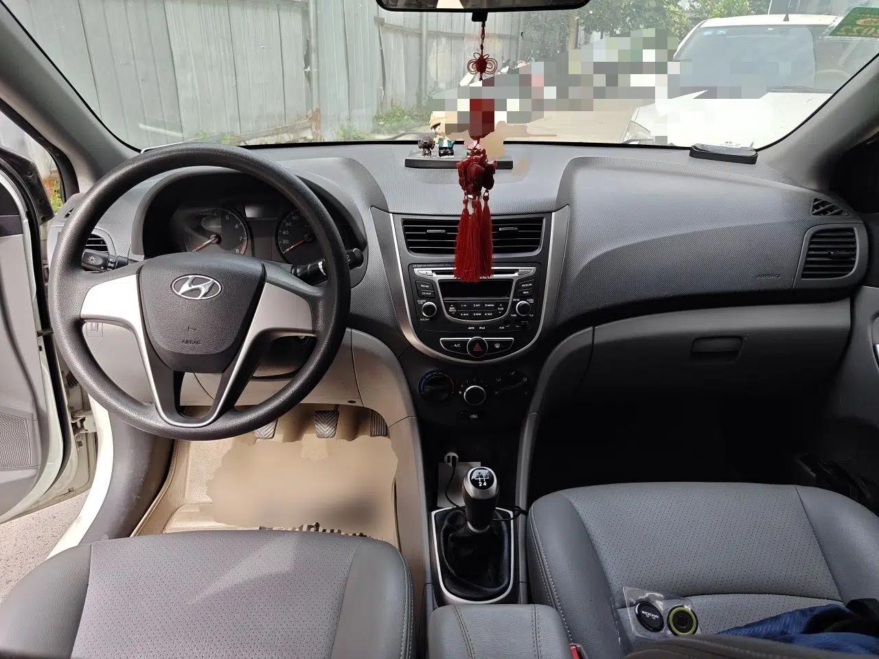 Hyundai Verna (older generation) 2014 1.4L Manual Smart GLS Trim — миниатюра 9